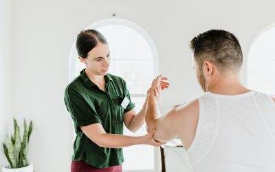 Elbow Pain Causes: 10 Types of Elbow Injuries