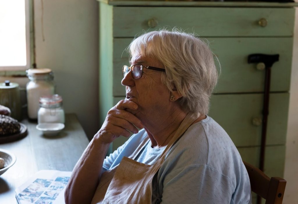 woman with alzheimer's disease